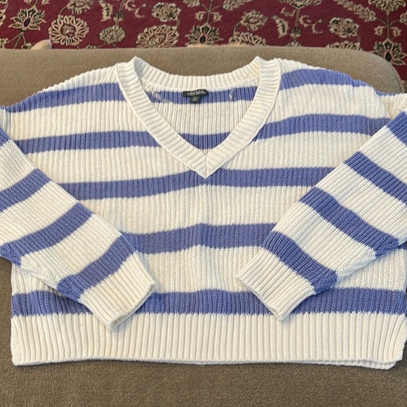 wild fable Sweaters - Wild Fable Size XXL White Purple Striped Cropped Sweater (BB)